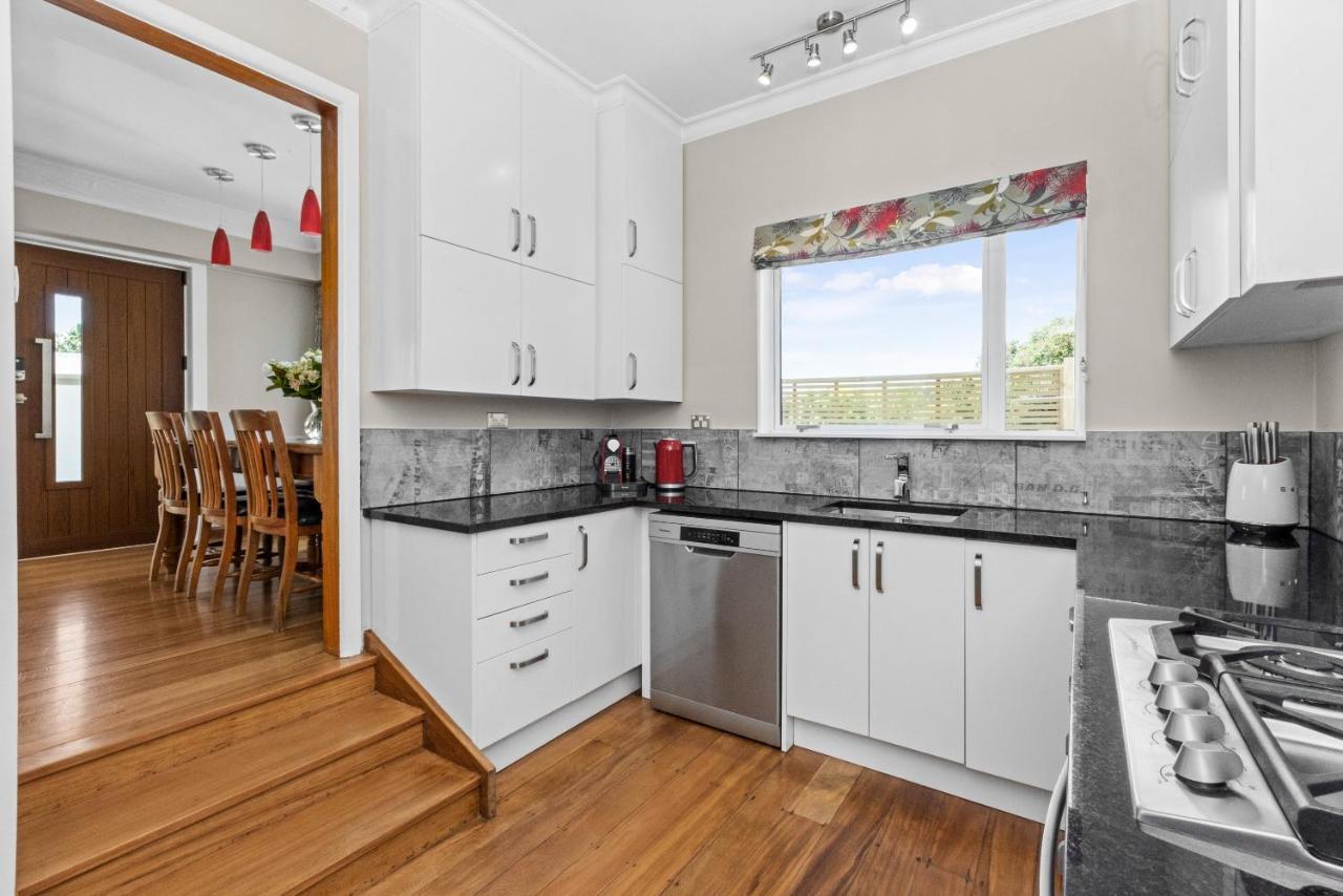 Live Large In The Village Havelock North Exterior photo