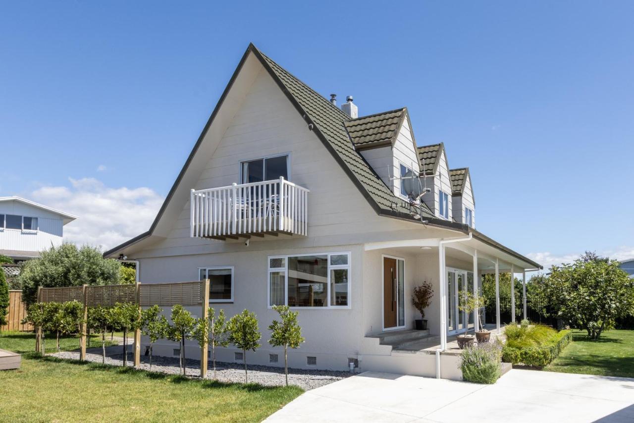 Live Large In The Village Havelock North Exterior photo